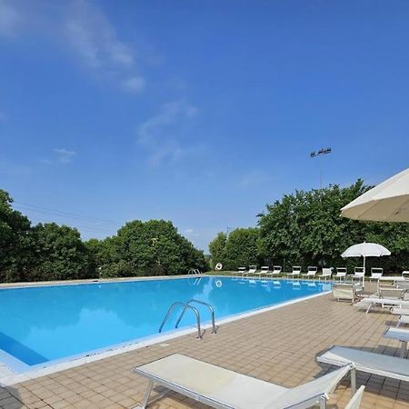 Wendy Apartment- Twobedroom & Pool & Parkprivatefree & Sports Дезенцано-дель-Гарда Экстерьер фото