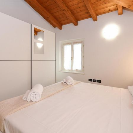 Wendy Apartment- Twobedroom & Pool & Parkprivatefree & Sports Дезенцано-дель-Гарда Экстерьер фото
