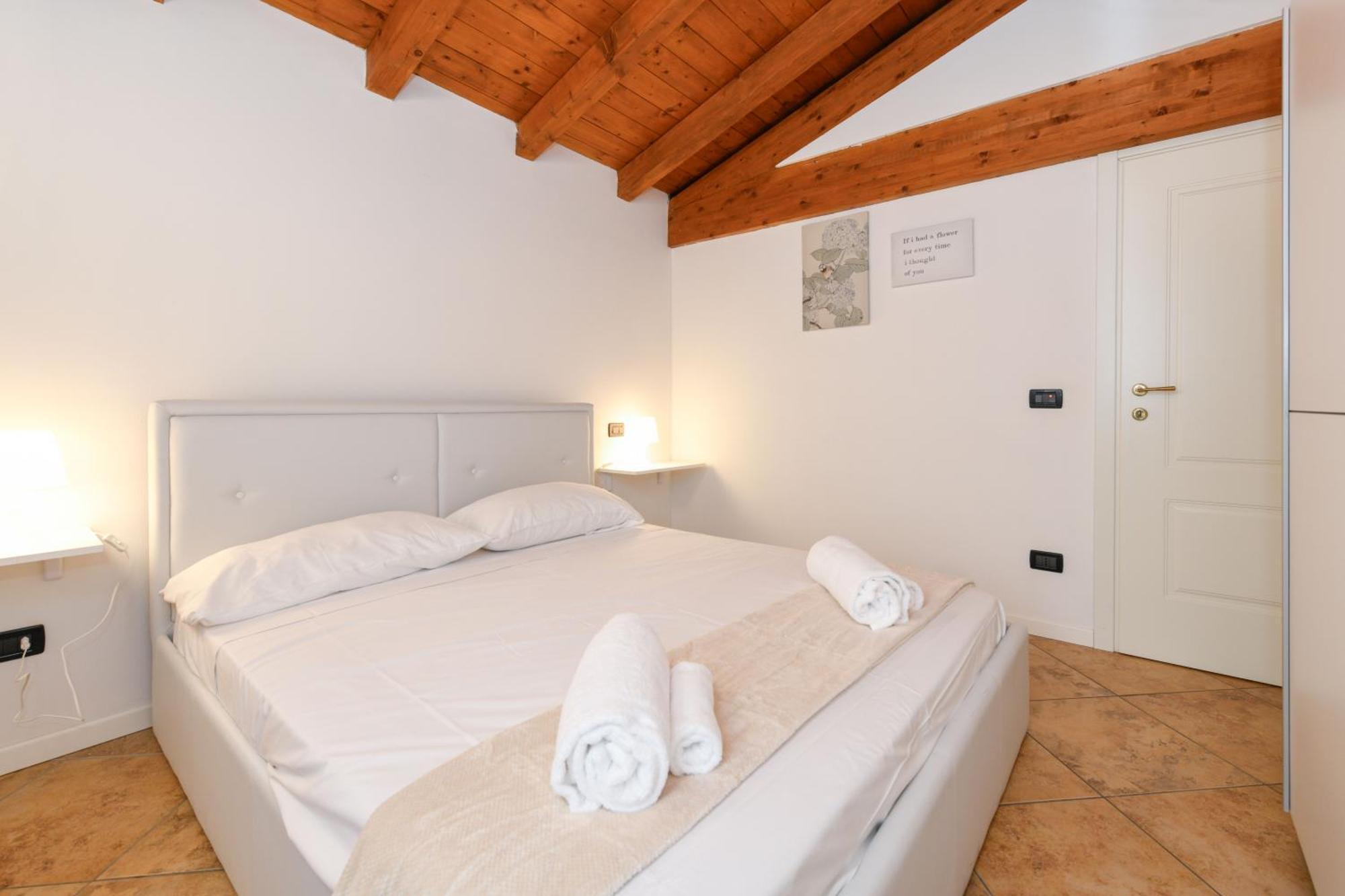 Wendy Apartment- Twobedroom & Pool & Parkprivatefree & Sports Дезенцано-дель-Гарда Экстерьер фото