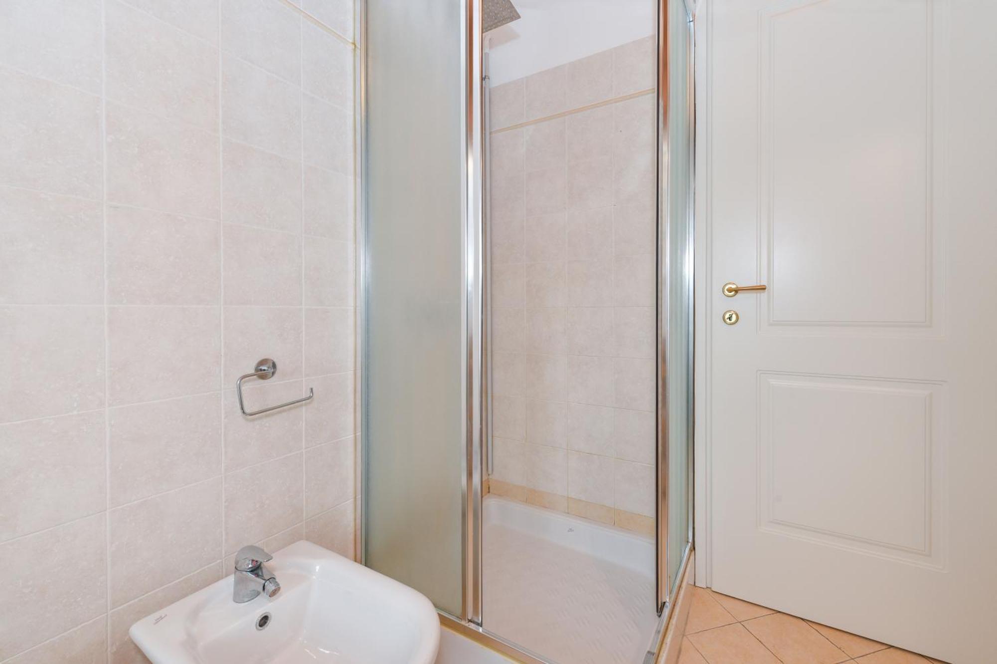 Wendy Apartment- Twobedroom & Pool & Parkprivatefree & Sports Дезенцано-дель-Гарда Экстерьер фото